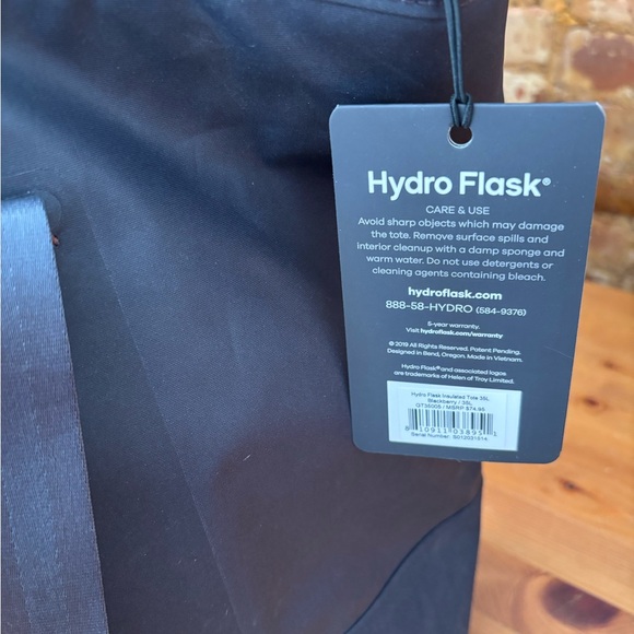 Hydro Flask Cooler Bag - Picture 4 of 4